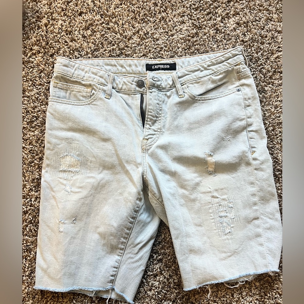 Men’s jean shorts- light wash